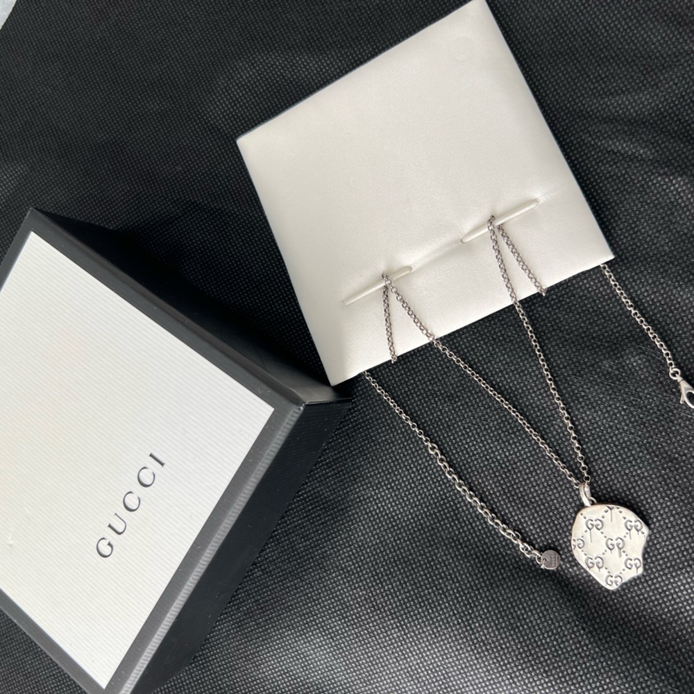 Auth Gucci Ghost Skull 💀 Necklace - Picture 3 of 10